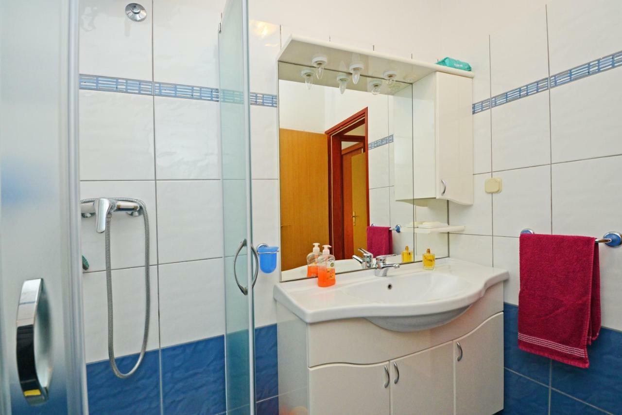 Apartmani Kramar Πόρετς Εξωτερικό φωτογραφία
